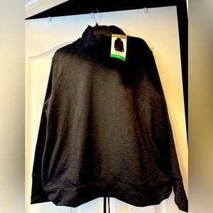 Mondetta high neck top. NWT. Side pockets. Size XL soft fabric